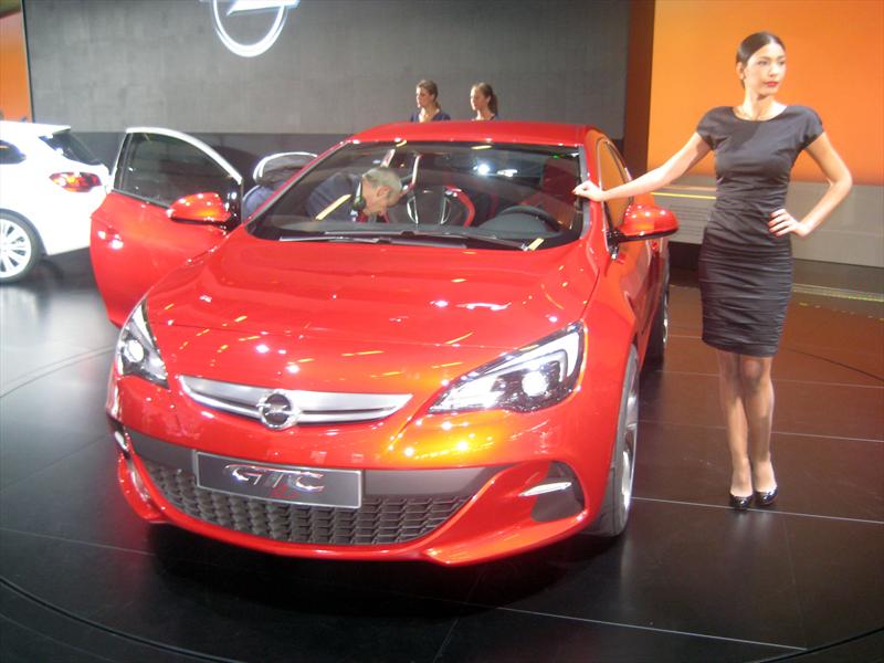 Opel Astra GTC Concept en París 2010