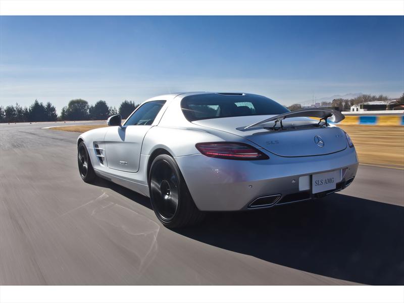 Mercedes-Benz SLS 63 AMG 2011