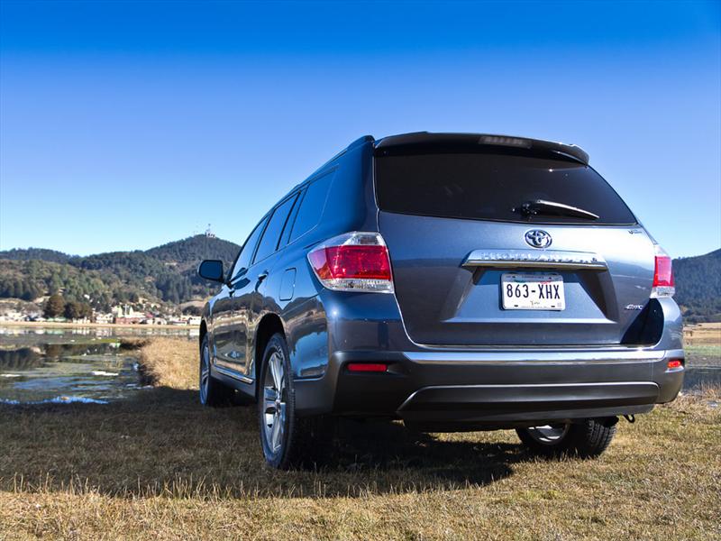 Toyota Highlander Limited 4WD 2011