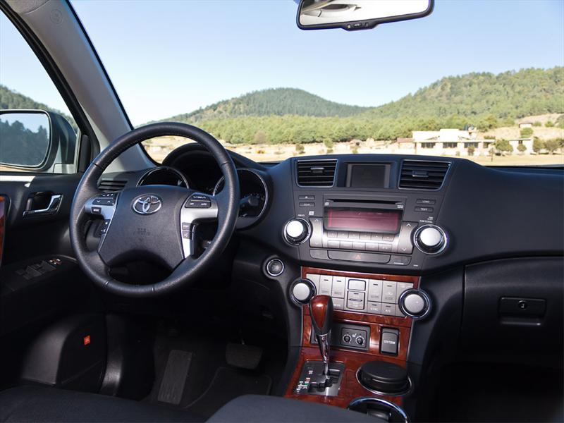 Toyota Highlander Limited 4WD 2011