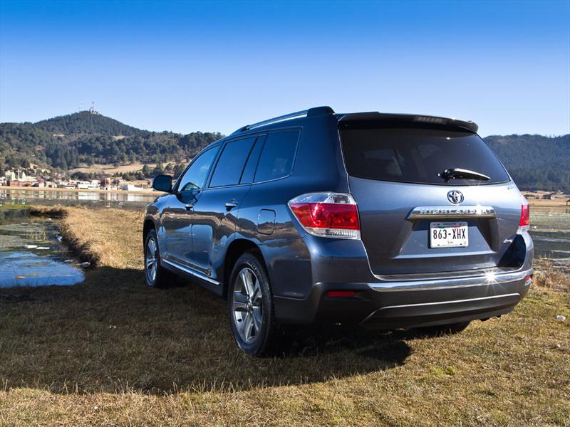 Toyota Highlander Limited 4WD 2011