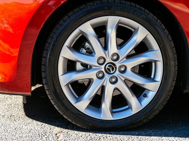 Mazda3 sedán 2014