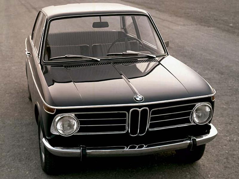 24. BMW 2002