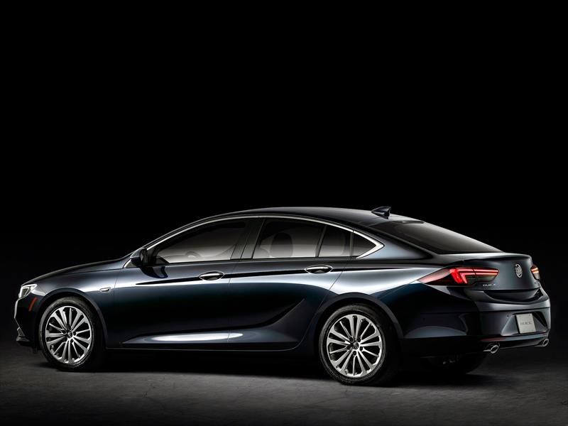 Buick Regal Sportback y TourX 2018