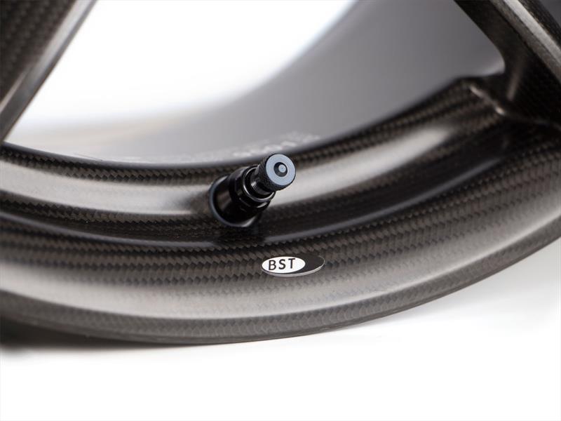 VUHL 05 RR y sus rines de fibra de carbono