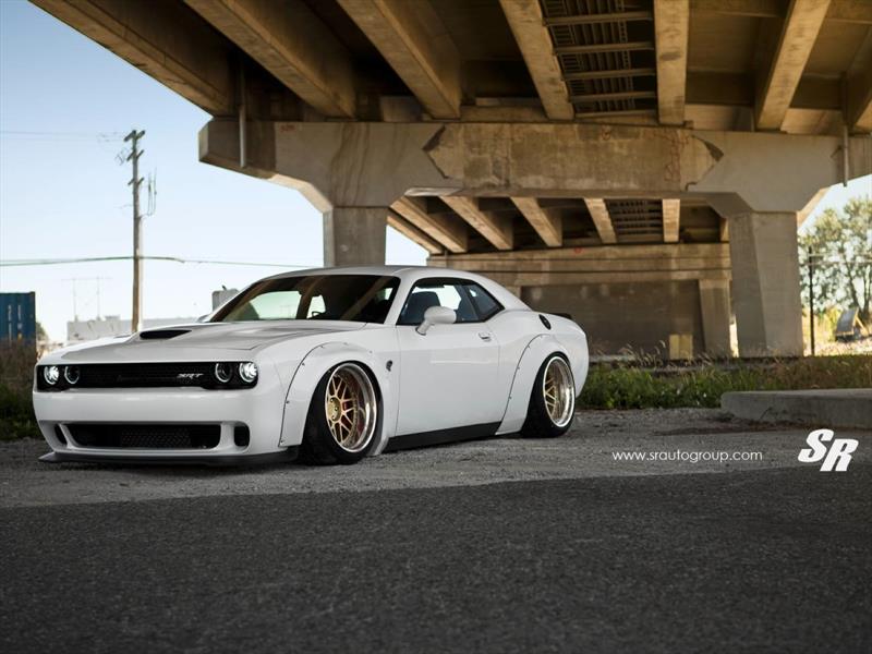 Challenger SRT Hellcat por Liberty Walk y SR Auto