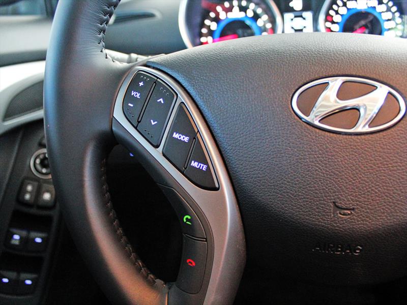 Hyundai New Elantra 2014. Lanzamiento en Chile