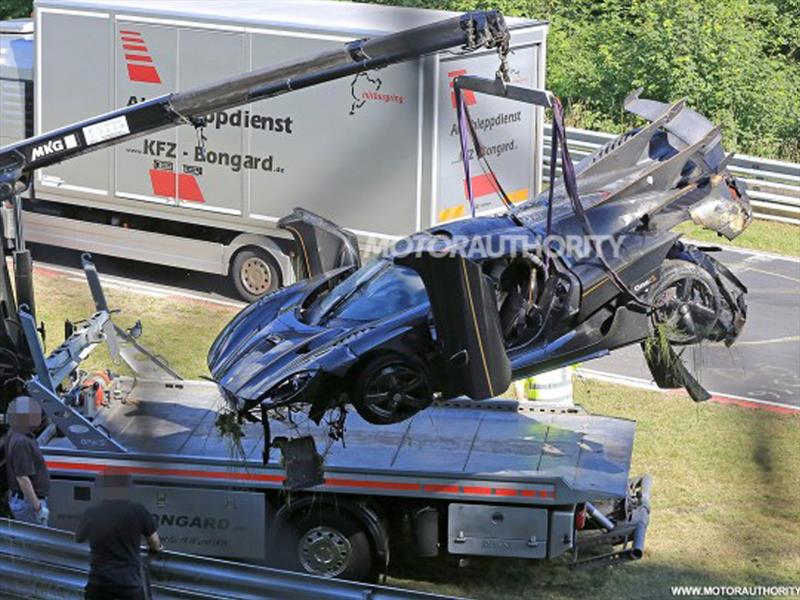 Koenigsegg One:1 destriudo en el Infierno Verde