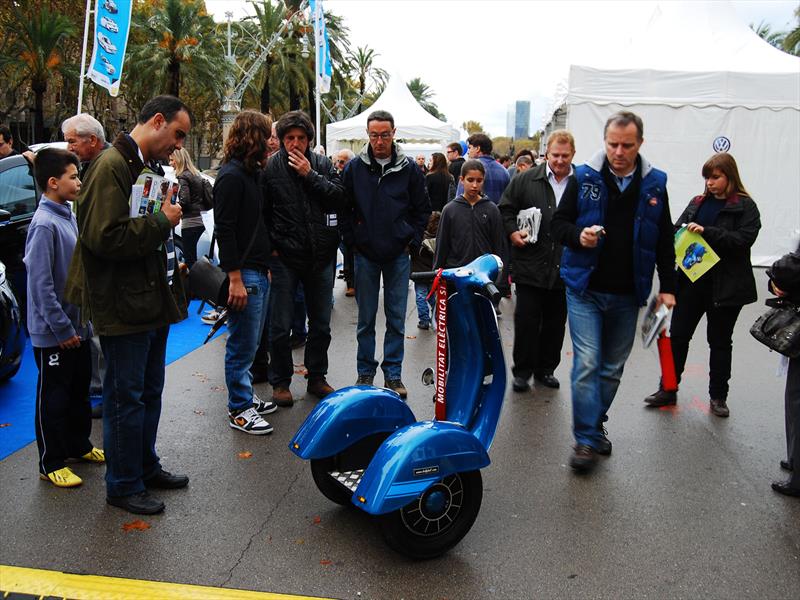 Un Segway con estética de scooter Vespa