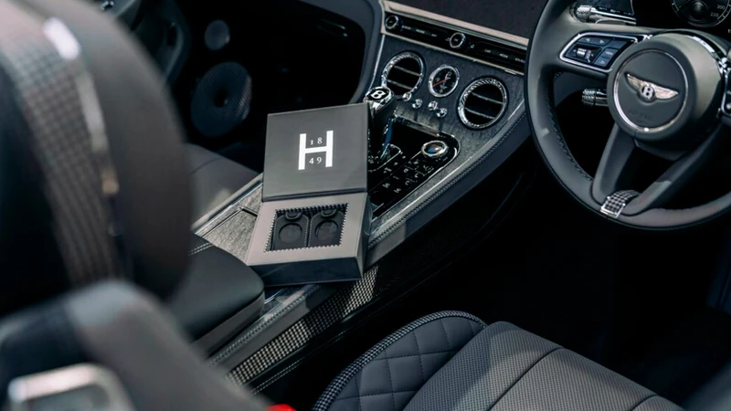Bentley Bentayga, Continental GTC Hunstman Edition