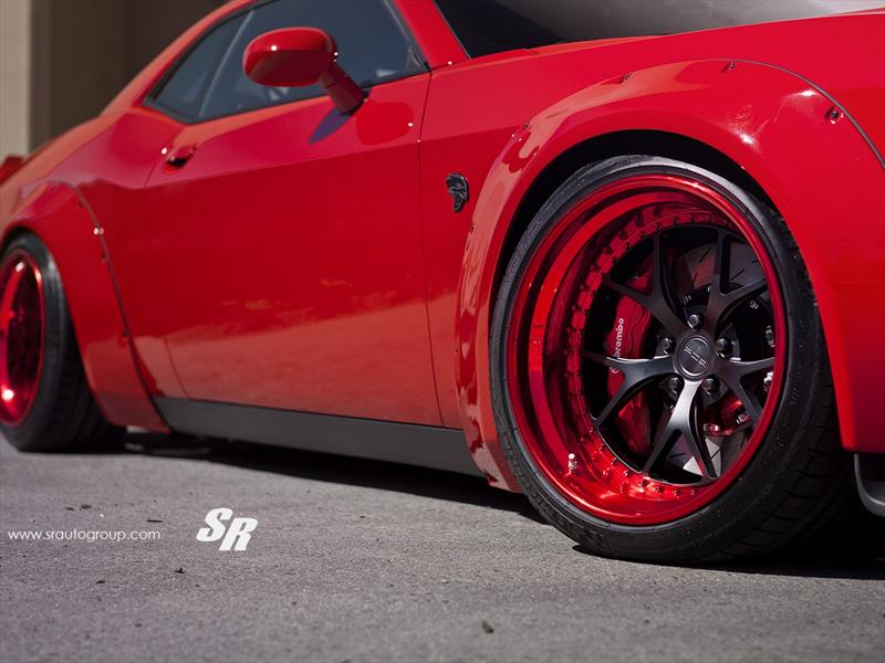 Dodge Challenger SRT Hellcat por SR Auto Group