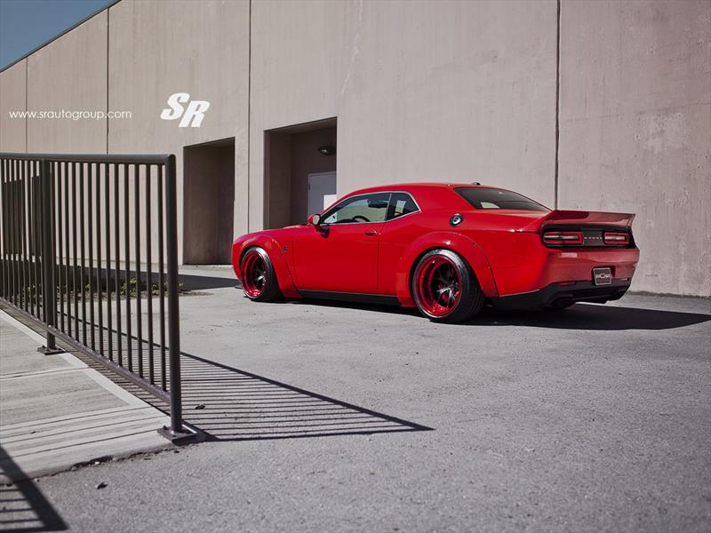 Dodge Challenger SRT Hellcat por SR Auto Group