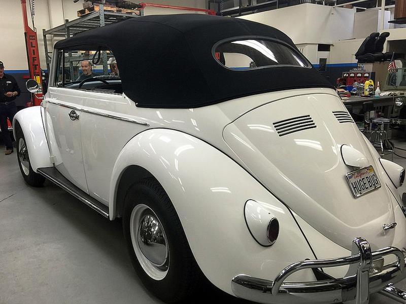 Un Vocho convertible gigante