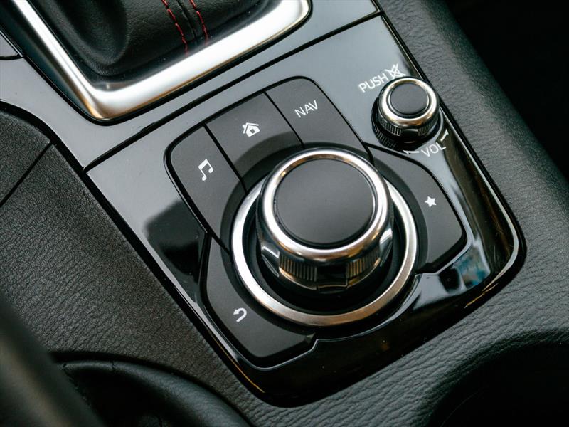 Mazda3 sedán 2014