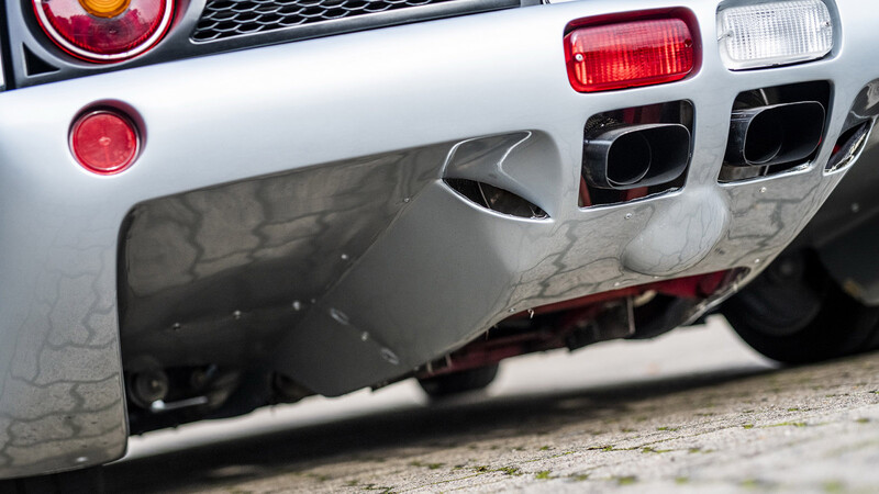 Isdera Commendatore 112i