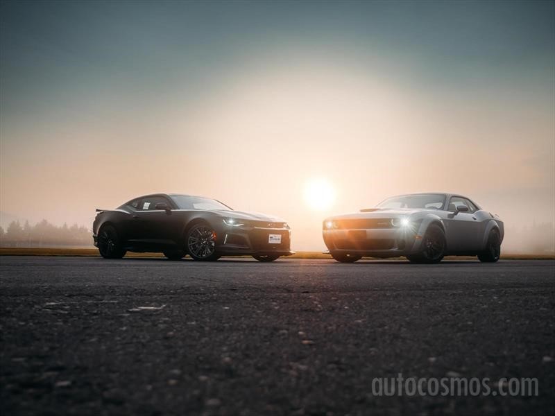 Camaro ZL1 vs Challenger SRT Hellcat Widebody