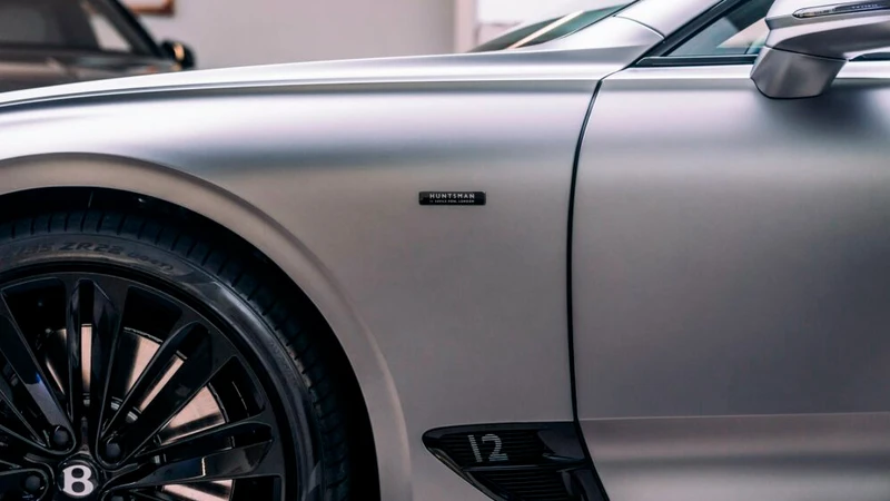 Bentley Bentayga, Continental GTC Hunstman Edition