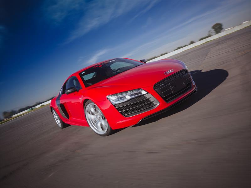Audi R8 V10 Plus 2014