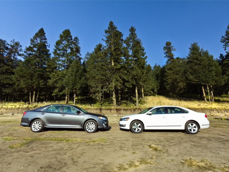 Volkswagen Nuevo Passat V6 2012 vs Toyota Camry XLE V6 2012