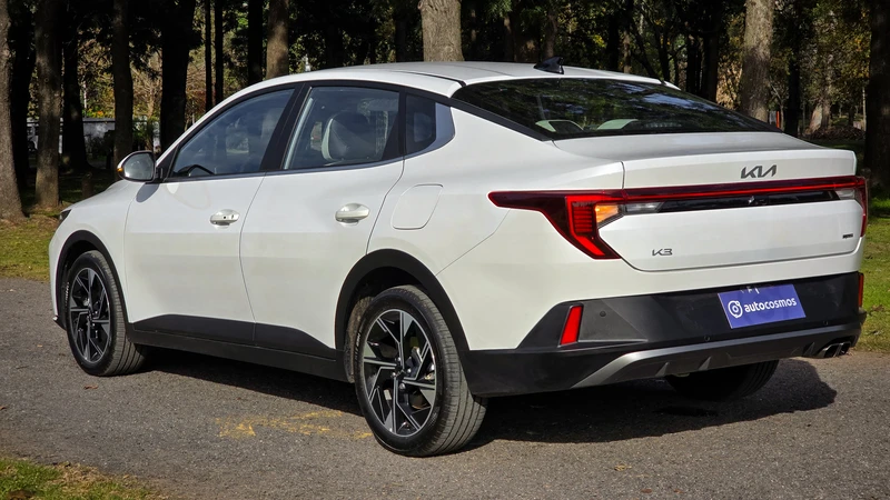 Test Drive Kia K3 Sedán