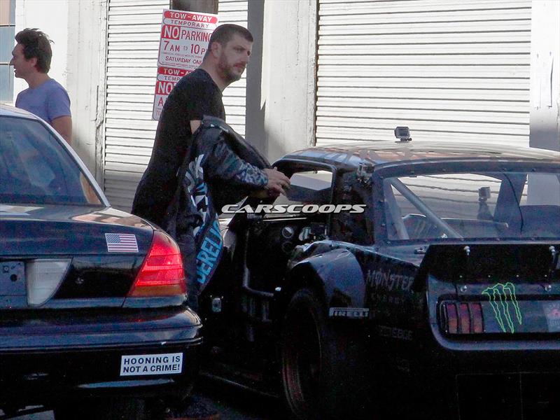 Ken Block haciendo drift con Mustang