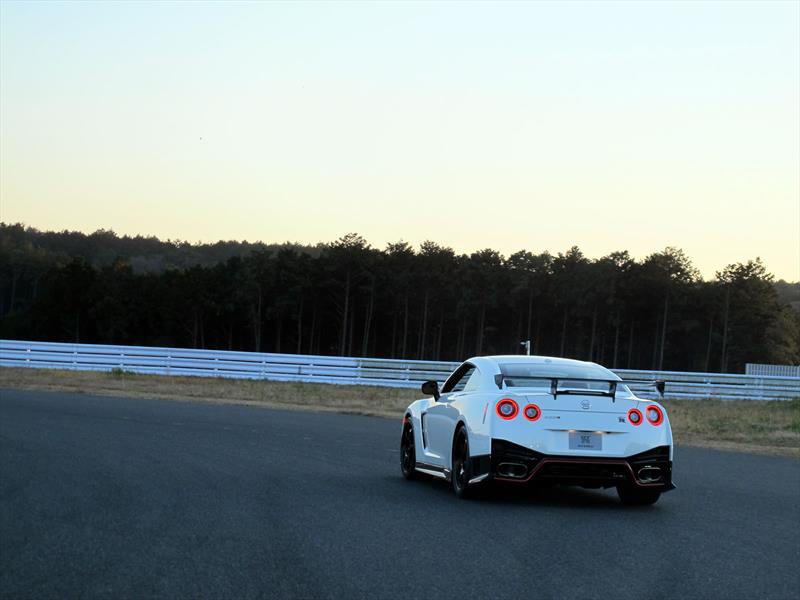 Nissan GT-R NISMO 2014, manejo en Japón