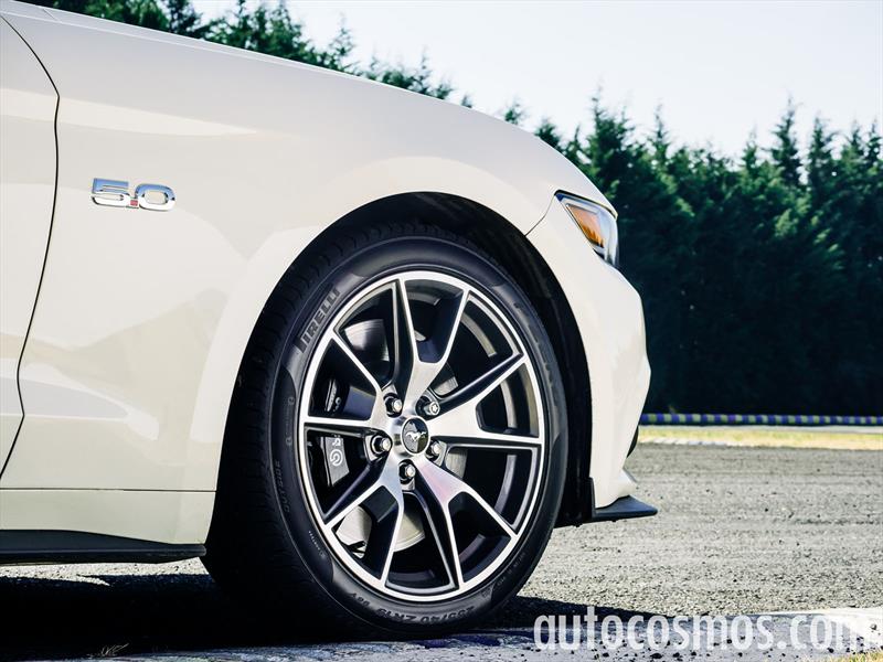 Ford Mustang 2015 50 aniversario