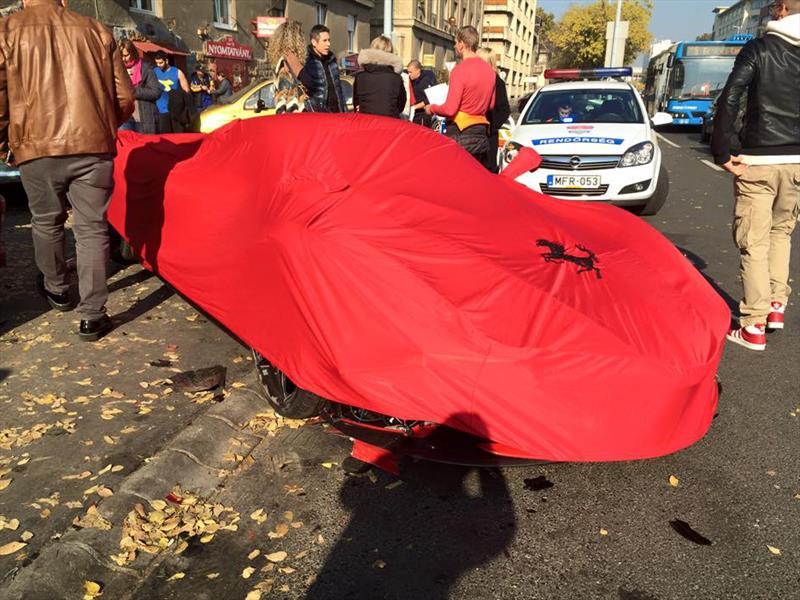 Chocan un Ferrari LaFerrari en Hungria