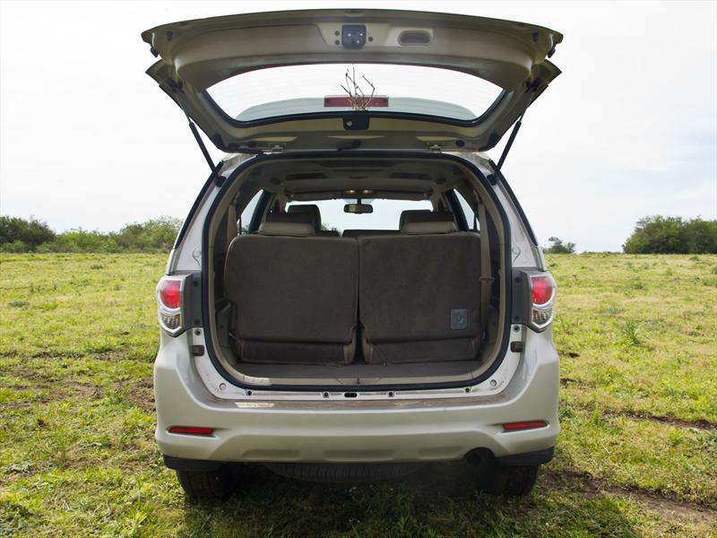 Toyota Hilux SW4 a prueba