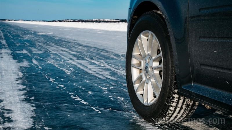 Manejando en caminos de hielo