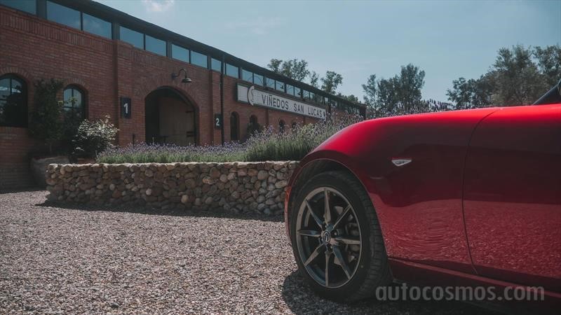 Mazda MX-5 vs Mazda MX-5 RF