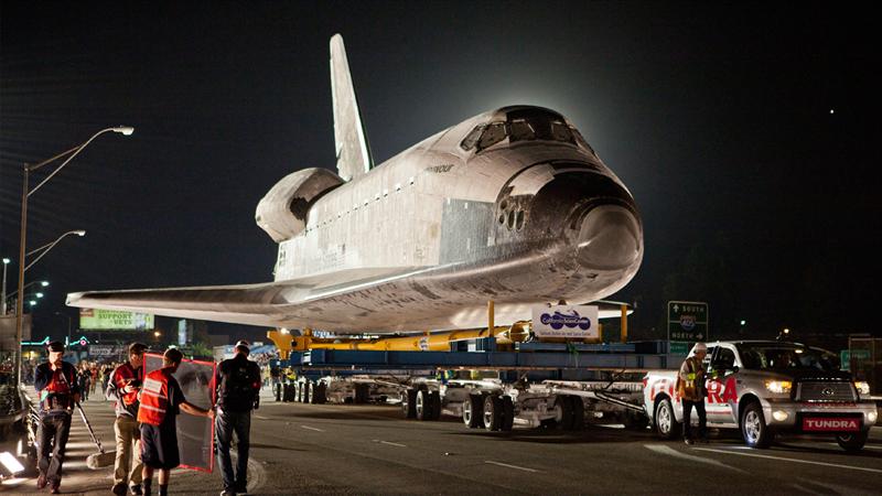 Toyota Tundra arrastrando Endeavour