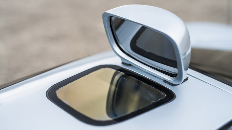 Isdera Commendatore 112i