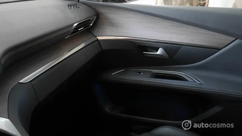 Test Peugeot 3008 Hybrid4