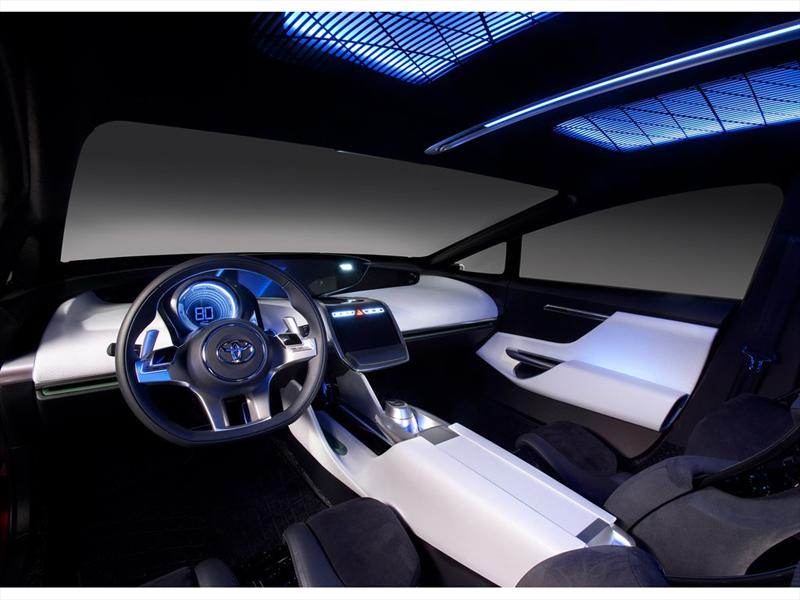 Toyota NS4 Advanced Plug-in Hybrid Concept