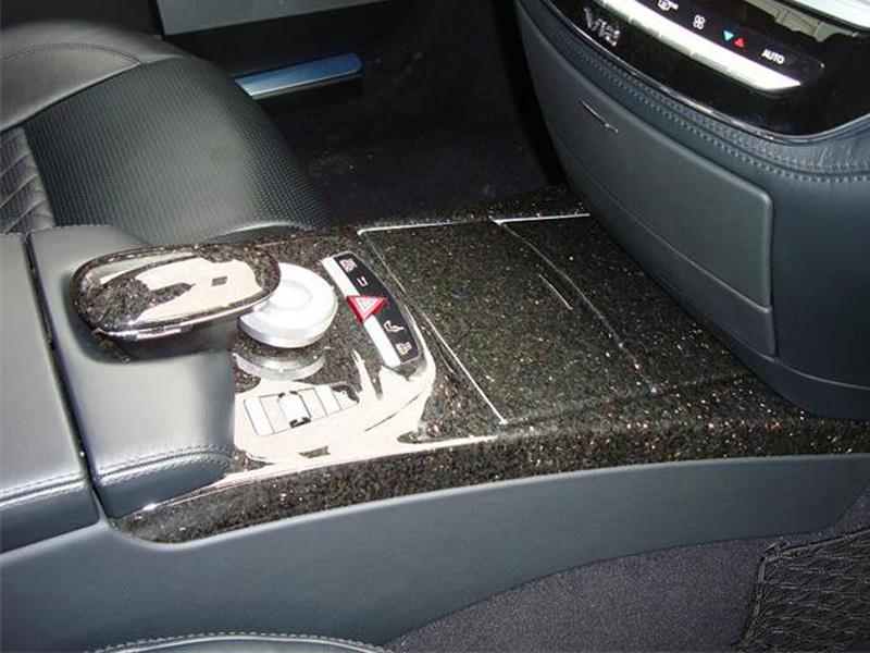 Granito para el interior de Mercedes-Benz