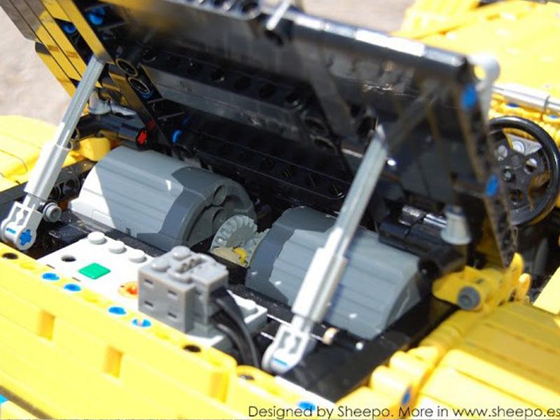 Caterham Seven a control remoto con piezas de LEGO