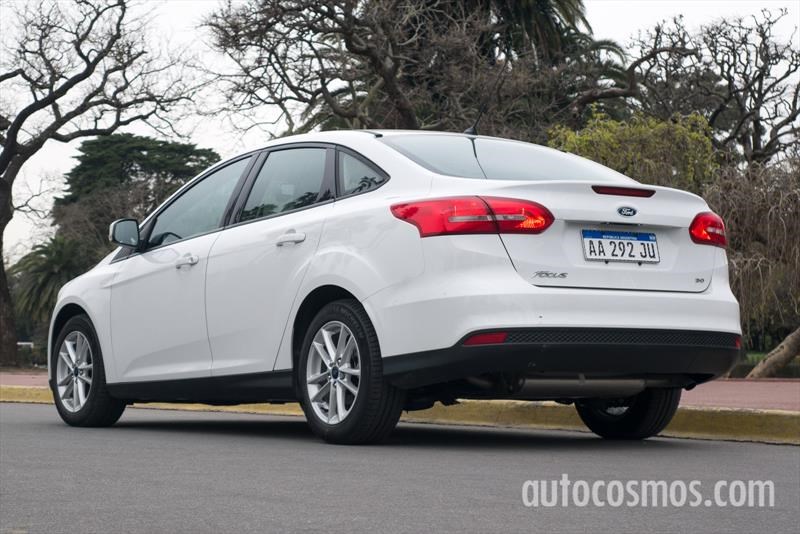 Ford Focus sedán a prueba