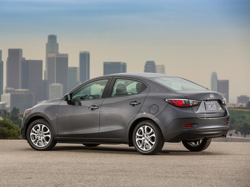 Scion iA 2016