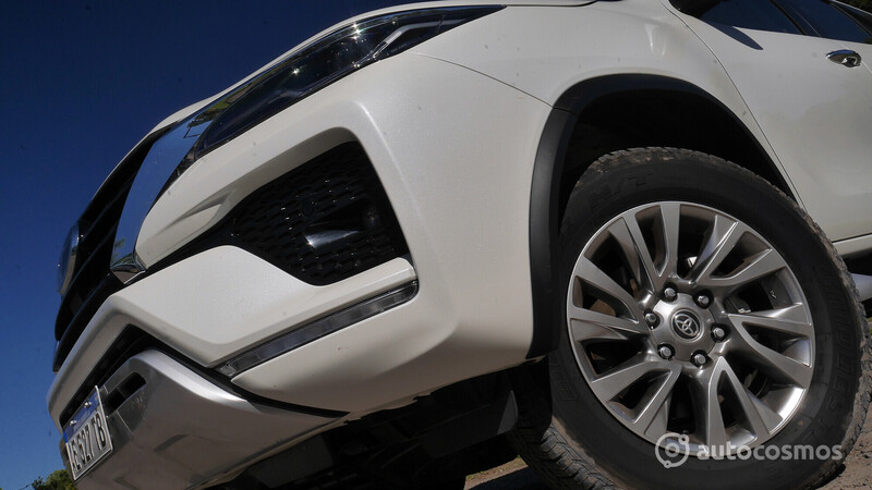 Test Drive Toyota Hilux 2021