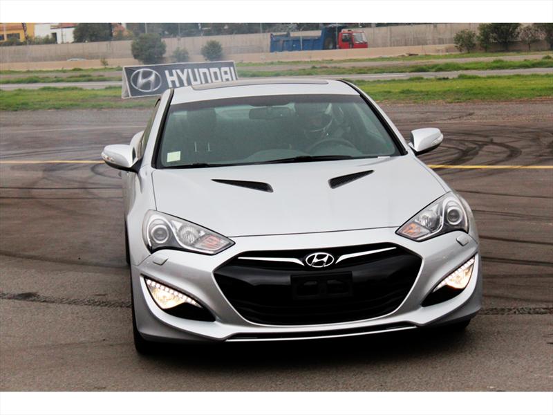Hyundai Genesis Coupé 2012