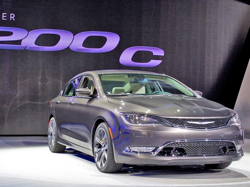Top 10: Chrysler 200 2015