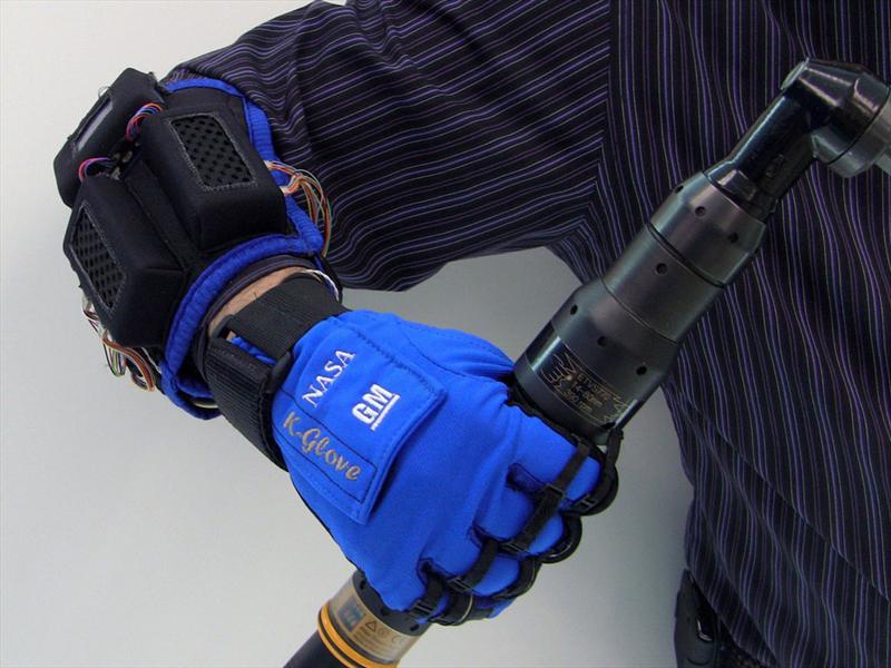 GM y su Robo-Glove