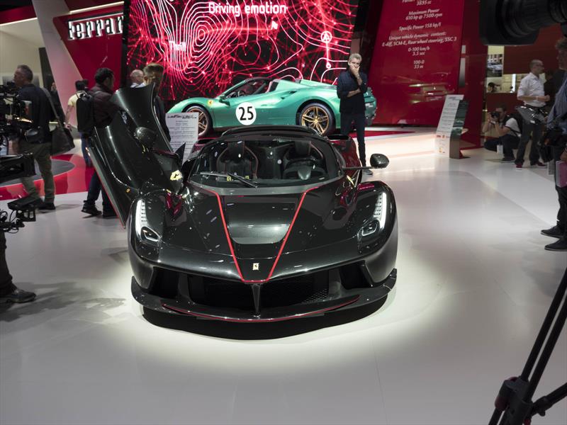 Ferrari Laferrari Aperta