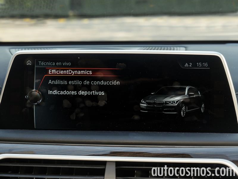 BMW Serie 7 2017 vs KITT