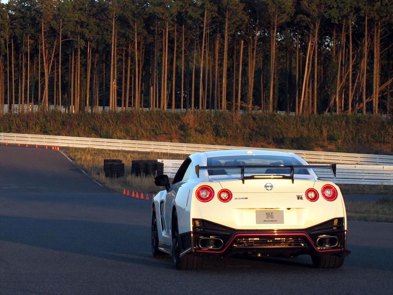 Nissan GT-R NISMO 2014, manejo en Japón