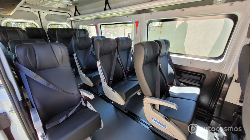 Peugeot Boxer y Citroën Jumper Minibus 17+1 lanzam