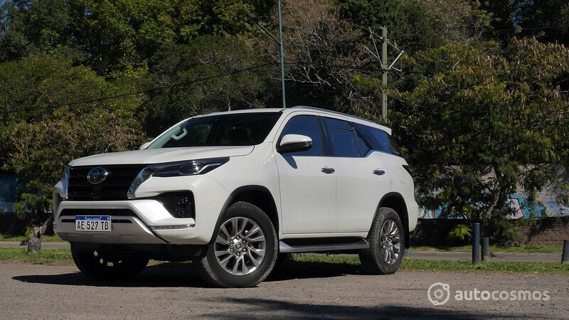 Test Drive Toyota Hilux 2021