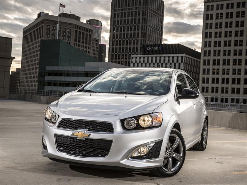 Chevrolet Sonic RS y Dusk Sedán 2014 se presentan