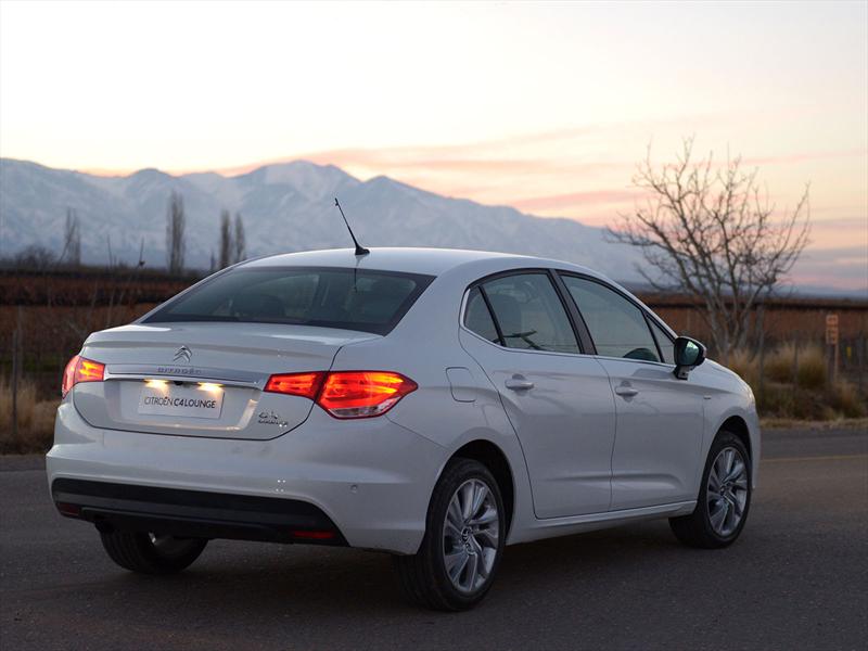 Manejamos el nuevo Citroën C4 Lounge